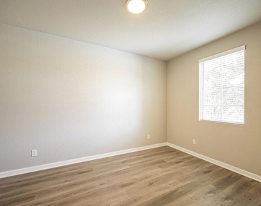 15815 Spruce River Court - Photo Thumbnail 11
