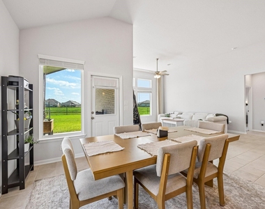 409 Chardonnay Drive - Photo Thumbnail 8