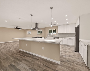 11206 Huggins Drive - Photo Thumbnail 9