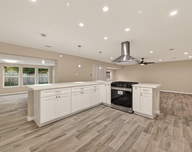 11206 Huggins Drive - Photo Thumbnail 8