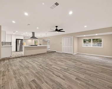 11206 Huggins Drive - Photo Thumbnail 2