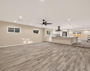 11206 Huggins Drive - Photo Thumbnail 3