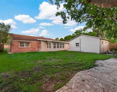11206 Huggins Drive - Photo Thumbnail 23