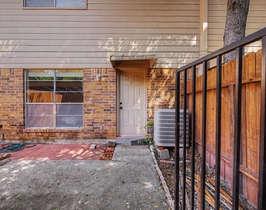 413 W Semands Avenue - Photo Thumbnail 12
