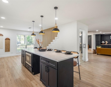 5614 Oakhaven Lane - Photo Thumbnail 10