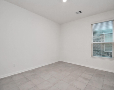 2030 Domeniko Drive - Photo Thumbnail 28