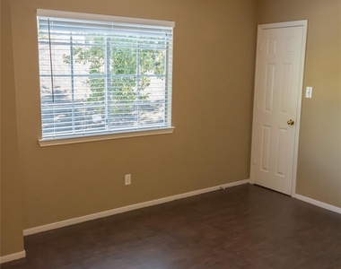 25727 Bearborough Drive - Photo Thumbnail 18