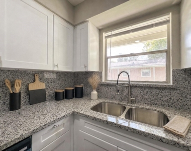 4537 Dakota Street - Photo Thumbnail 14
