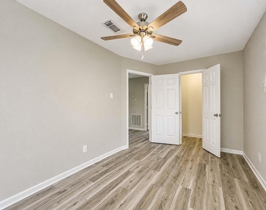 4537 Dakota Street - Photo Thumbnail 18