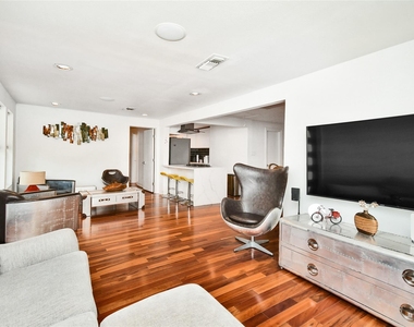 1204 Archer St - Photo Thumbnail 4