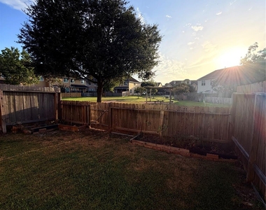 8327 Lamond Lane - Photo Thumbnail 15