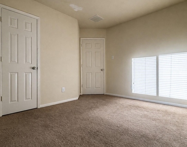 8327 Lamond Lane - Photo Thumbnail 12