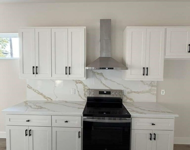 142b College Street - Photo Thumbnail 8