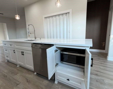 142b College Street - Photo Thumbnail 9