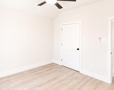 142b College Street - Photo Thumbnail 19