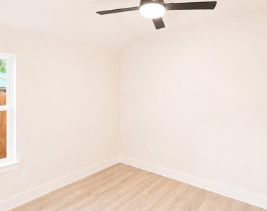 142b College Street - Photo Thumbnail 22