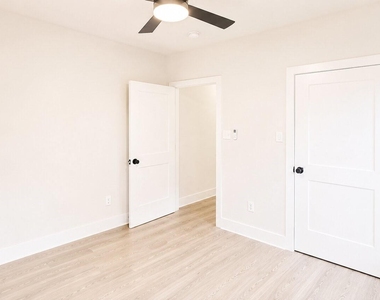 142b College Street - Photo Thumbnail 23