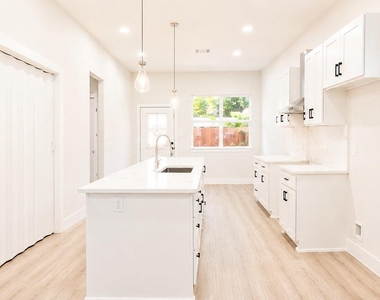 142b College Street - Photo Thumbnail 6