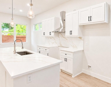 142b College Street - Photo Thumbnail 5
