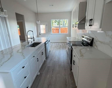 142b College Street - Photo Thumbnail 7