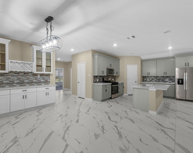 15223 Mayflower Street - Photo Thumbnail 4