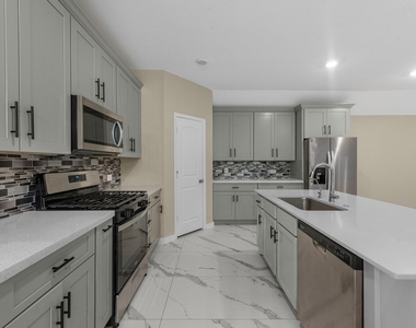 15223 Mayflower Street - Photo Thumbnail 7