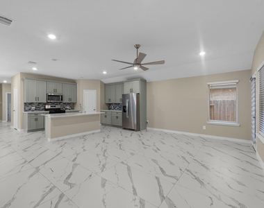 15223 Mayflower Street - Photo Thumbnail 3