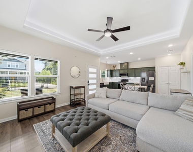 801 Wilkes Street - Photo Thumbnail 3
