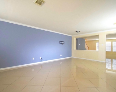 15602 Waumsley Way - Photo Thumbnail 7