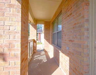 15602 Waumsley Way - Photo Thumbnail 6