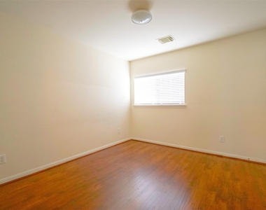 15602 Waumsley Way - Photo Thumbnail 32