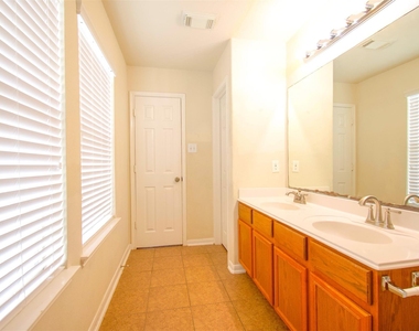 15602 Waumsley Way - Photo Thumbnail 25