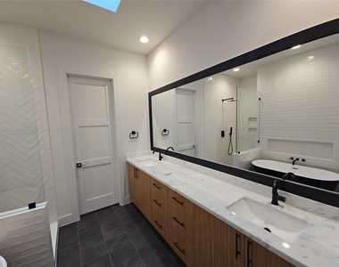 2414 Gray Street - Photo Thumbnail 13