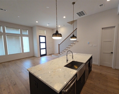 2414 Gray Street - Photo Thumbnail 3