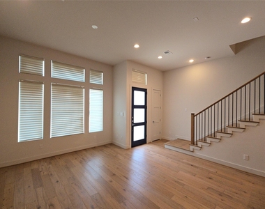 2414 Gray Street - Photo Thumbnail 4