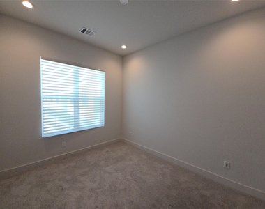 2414 Gray Street - Photo Thumbnail 15
