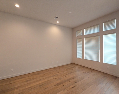 2414 Gray Street - Photo Thumbnail 7