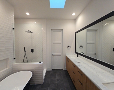 2414 Gray Street - Photo Thumbnail 12
