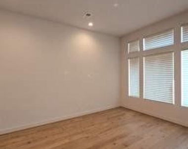 2414 Gray Street - Photo Thumbnail 6