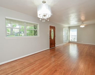 9817 Cedardale Drive - Photo Thumbnail 4