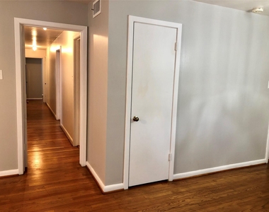 9817 Cedardale Drive - Photo Thumbnail 15