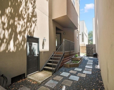1121 W 17th Street - Photo Thumbnail 1