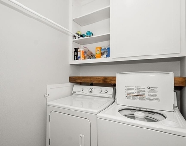 1121 W 17th Street - Photo Thumbnail 12