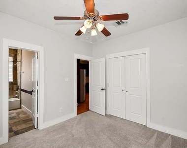 1121 W 17th Street - Photo Thumbnail 14
