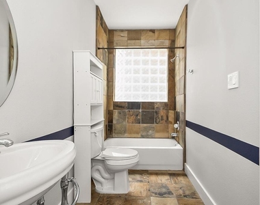 1121 W 17th Street - Photo Thumbnail 13