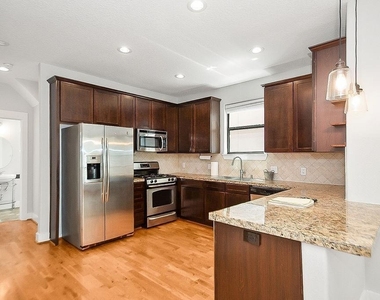 1121 W 17th Street - Photo Thumbnail 10