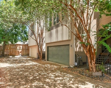 1121 W 17th Street - Photo Thumbnail 2