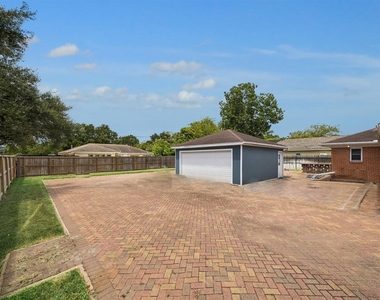 207 Eldridge Road - Photo Thumbnail 15
