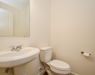 13526 Kinsman Road - Photo Thumbnail 3