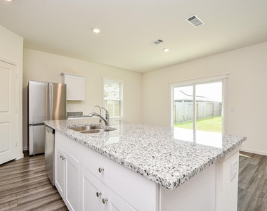 13526 Kinsman Road - Photo Thumbnail 12
